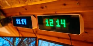 UTC und lokale Zeit im Amateurfunkshack auf der Awtrix Pixelclock - per NTP immer genau.