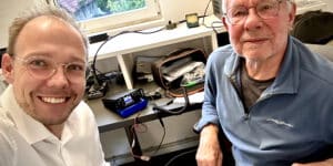 Peter, DA6PS und ich in der Amateurfunk-Clubstation des N52 Vlotho.
